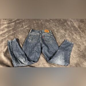 Levi’s High Waisted Mom Jeans W25 L29